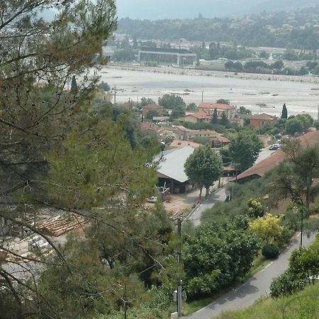 La Vigne Sous Les Pins Apartman Castagniers Kültér fotó