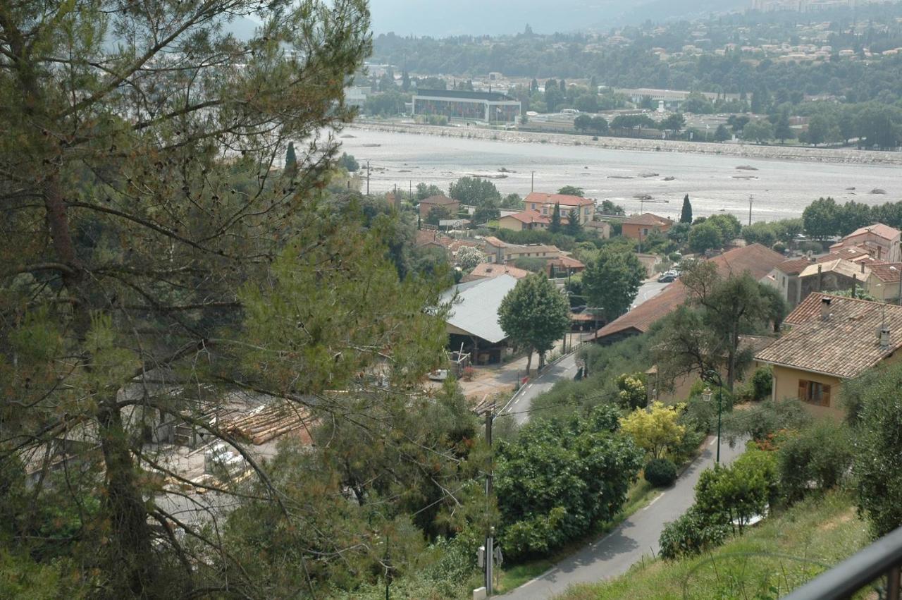 La Vigne Sous Les Pins Apartman Castagniers Kültér fotó