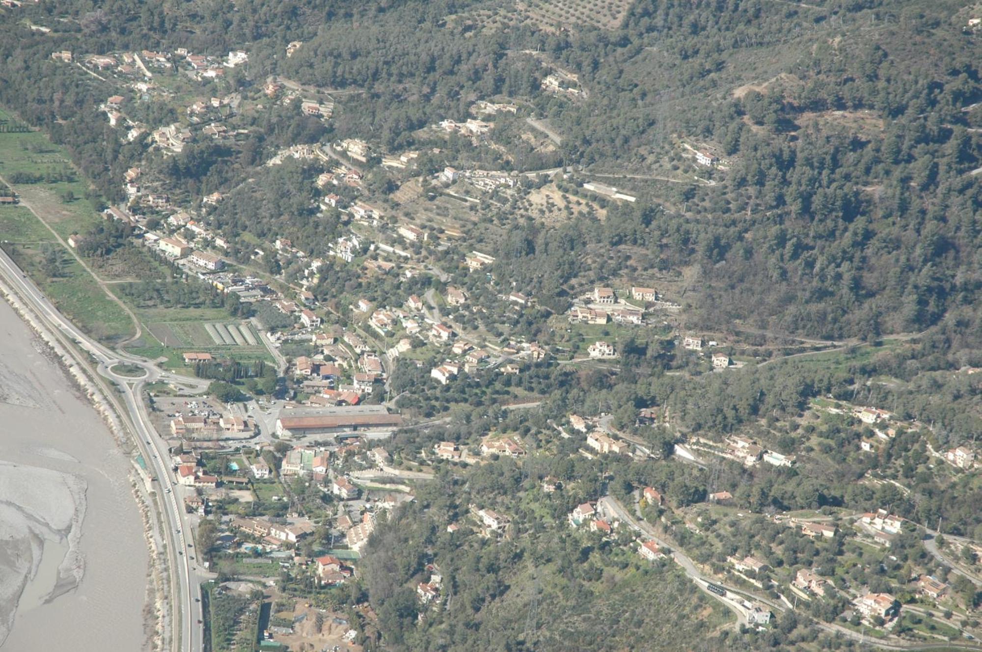 La Vigne Sous Les Pins Apartman Castagniers Kültér fotó